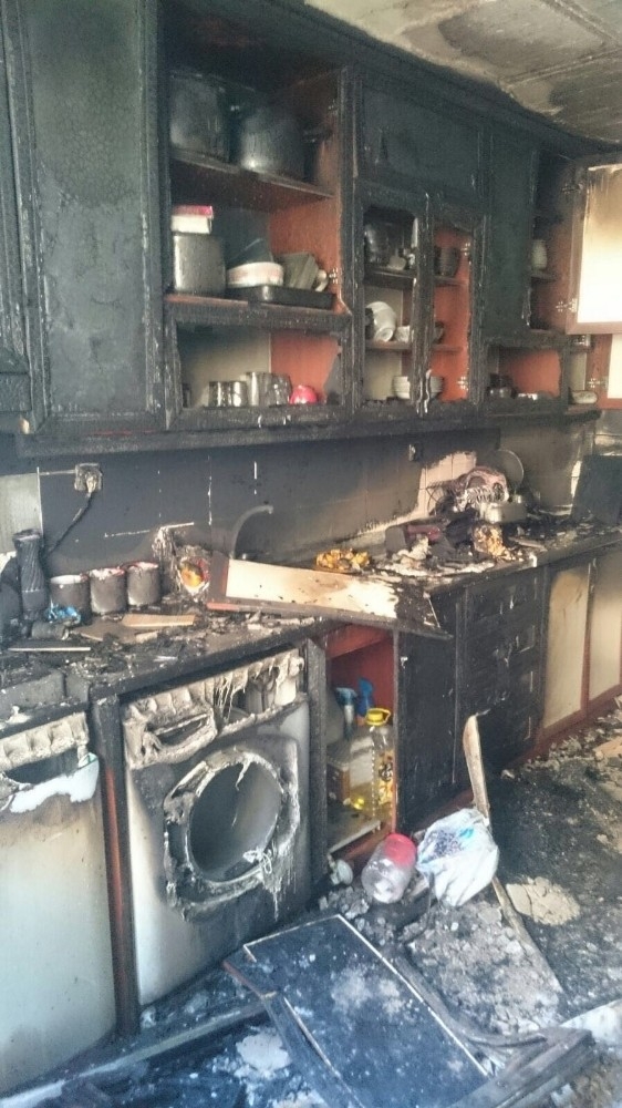 Mutfakta Başlayan Yangın Evi Kül Etti