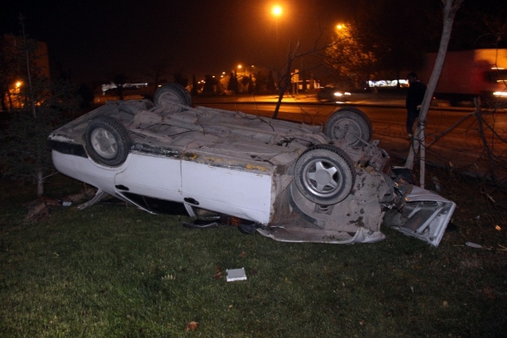 Polisin Dur İhtarına Uymayan Ehliyetsiz Sürücü Takla Attı