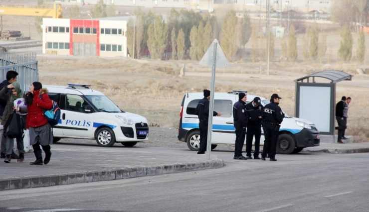 Erzurum Polisinden Okul Önlerinde Uygulama