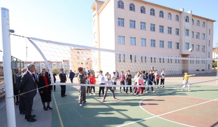 Başkan Karaosmanoğlu, Okul Ziyaretlerini Sürdürüyor