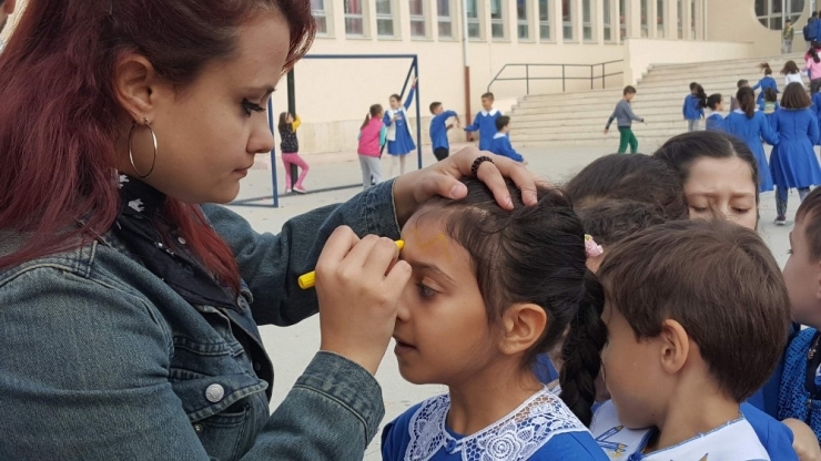 Hem Okul Hem Öğrenciler Rengarenk Oldu