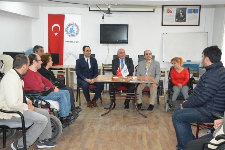 Vali İpek, Engellilerin Problemlerini Dinledi