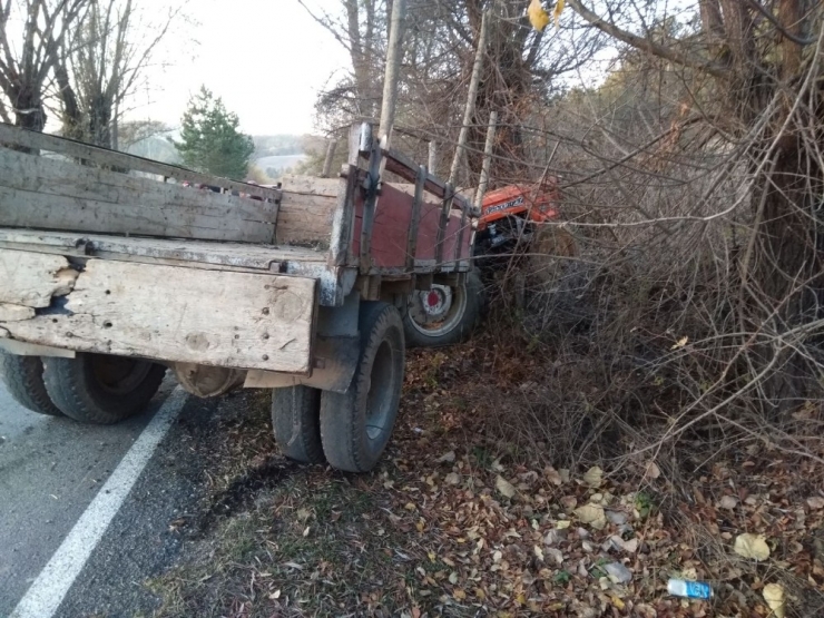 Kastamonu’da Traktör İle Otomobil Çarpıştı: 2 Yaralı