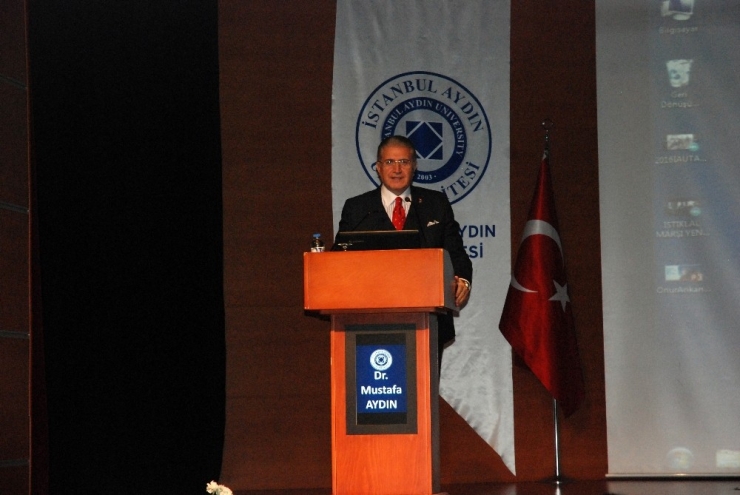 Şeref Malkoç: “Yeni Türkiye Vizyonunu Gençler Başaracak”