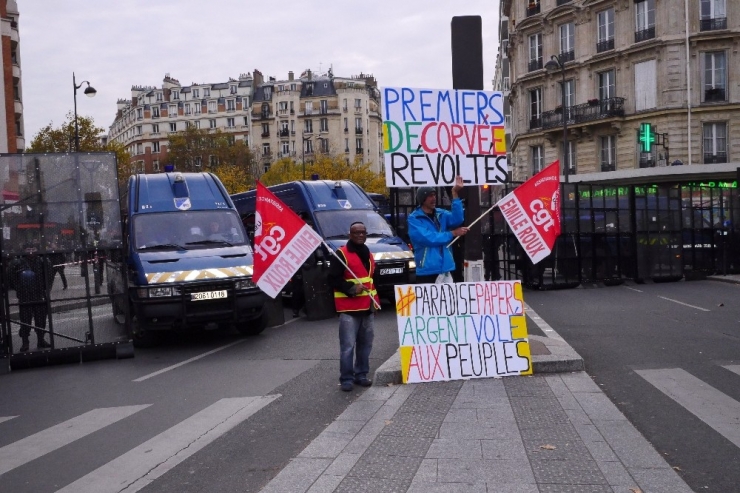 Paris’te İşçi Sendikalarından Macron’un Reformlarına Karşı Yürüyüş