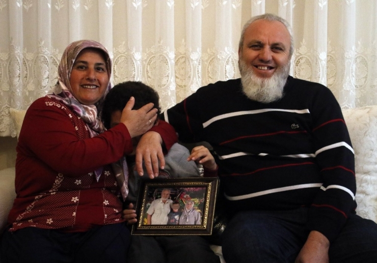 Koruyucu Aile Tüm Engelleri Tek Tek Aştı, 28 Yıl Sonra ’Anne’, ’Baba’ Sözüyle Tanıştı