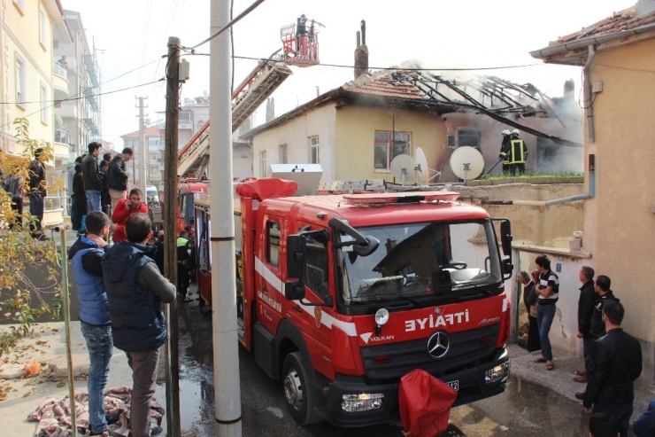 Karaman’da Ev Yangınında 2 Yaşındaki Çocuk Hayatını Kaybetti