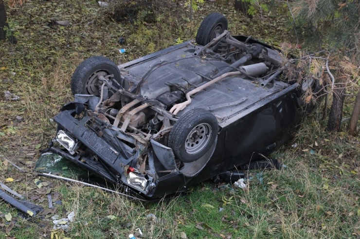 Virajı Alamayan Otomobil Takla Attı: 2 Yaralı