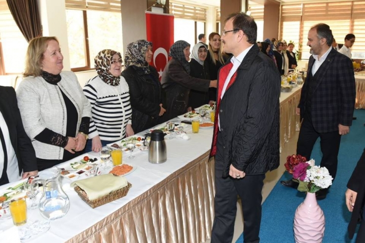Başbakan Yardımcısı Çavuşoğlu: "Daha Güçlü Bir Türkiye’yi Hep Birlikte İlmek İlmek İşliyoruz"