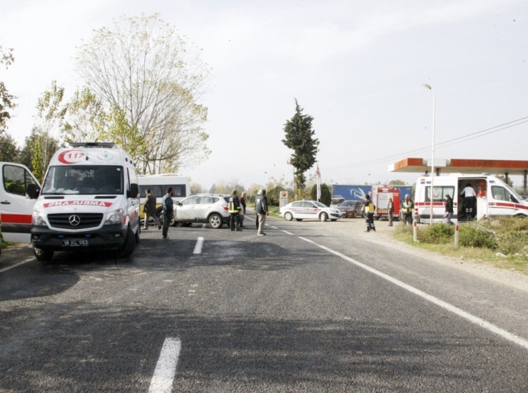 Bursa’da Minibüs İle Cip Çarpıştı: 9 Yaralı