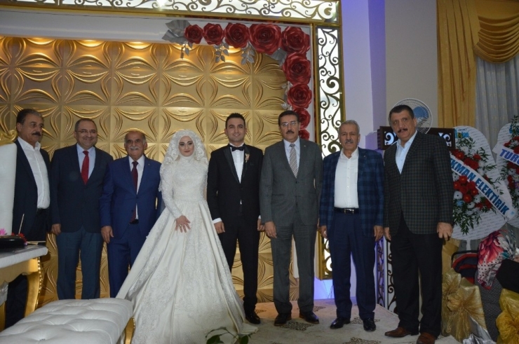 Bakan Tüfenkci Tso Başkanı Erkoç’un Kızının Düğününe Katıldı
