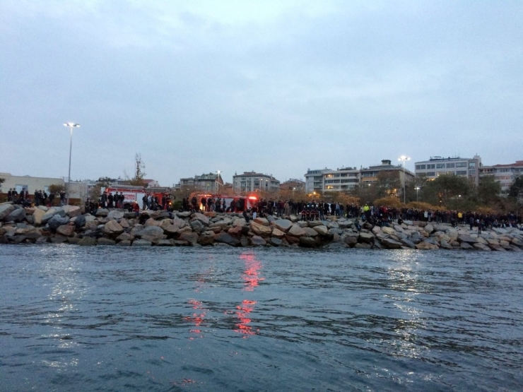 Kadıköy’de Denize Düşen Vatandaşın Cansız Bedenine Ulaşıldı