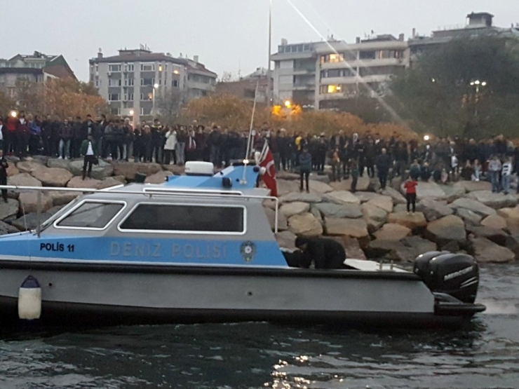 Kadıköy’de Denize Düşen Vatandaşın Cansız Bedenine Ulaşıldı