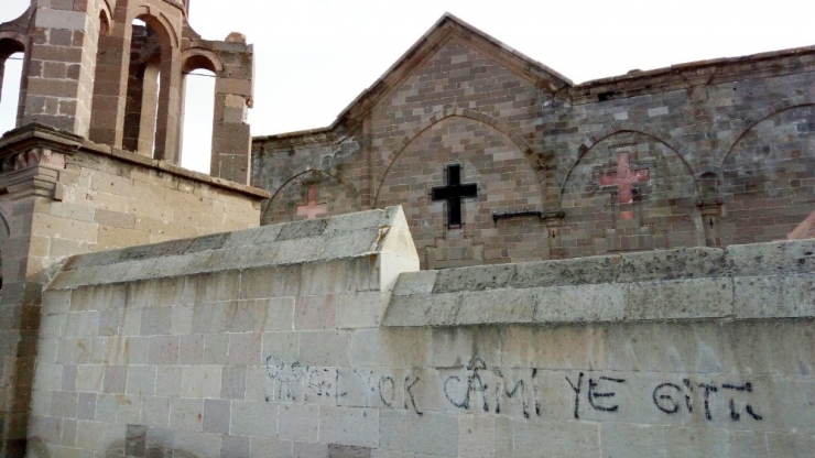 Tarihi Kiliseye Duvar Yazısı