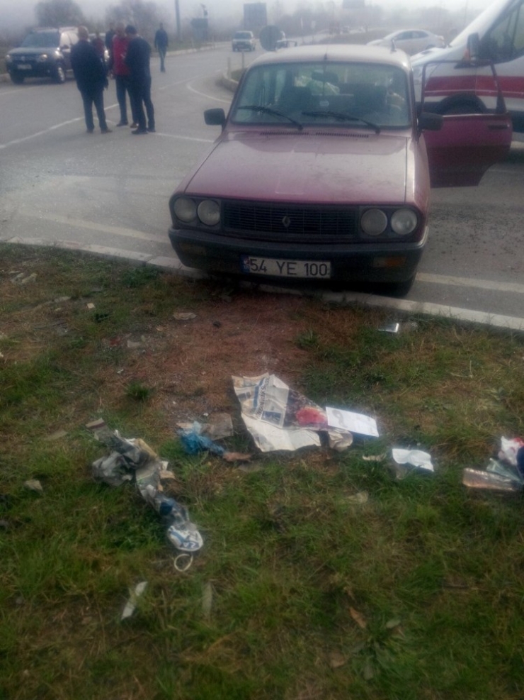 Sakarya’da İki Otomobil Çarpıştı: 3 Yaralı