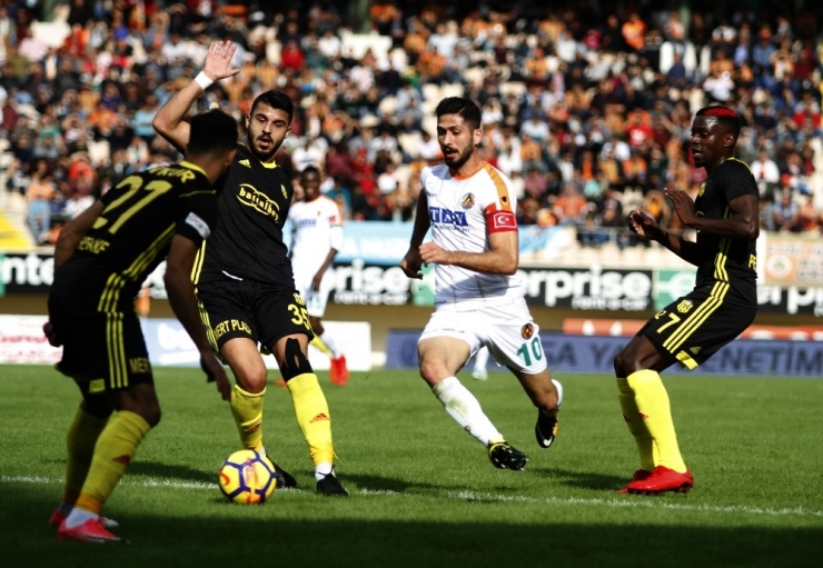 Süper Lig: Alanyaspor: 0 - Evkur Yeni Malatyaspor: 0 (İlk Yarı)