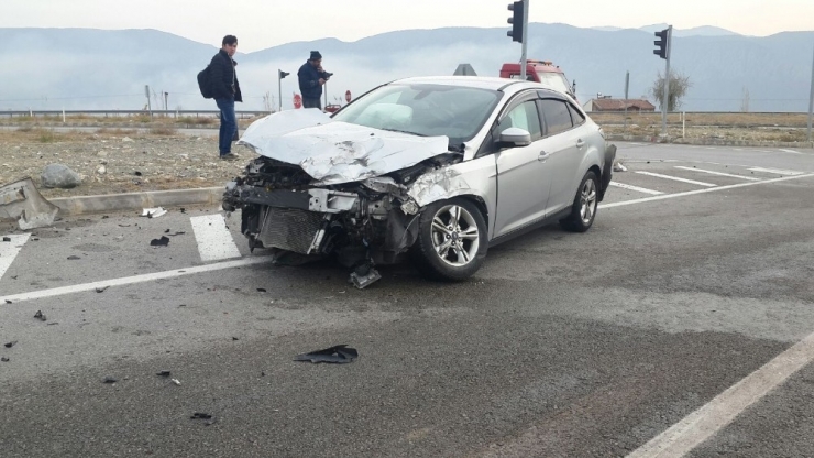 Kargı’da Otomobil Kamyonla Çarpıştı: 1 Yaralı