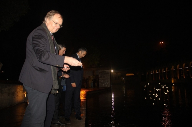 Ab Türkiye Delegasyonu Başkanı Berger, Balıklıgöl’ü Gezerek, Balıklara Yem Attı