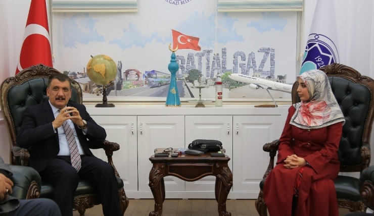 Başkan Gürkan İle Çolak Yetimlere Yapılan Yardımları Konuştu