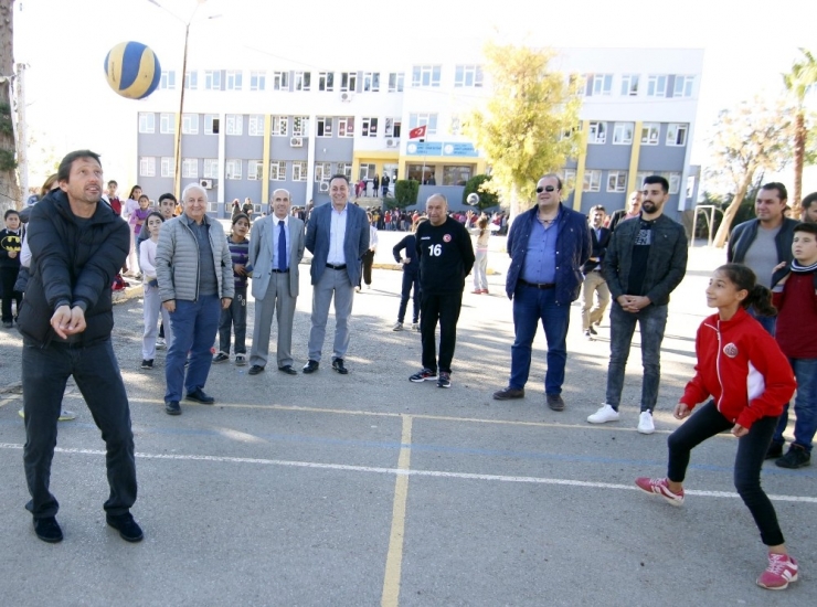 Antalyaspor Teknik Direktörü Leonardo’dan Öğretmenler Günü Ziyareti