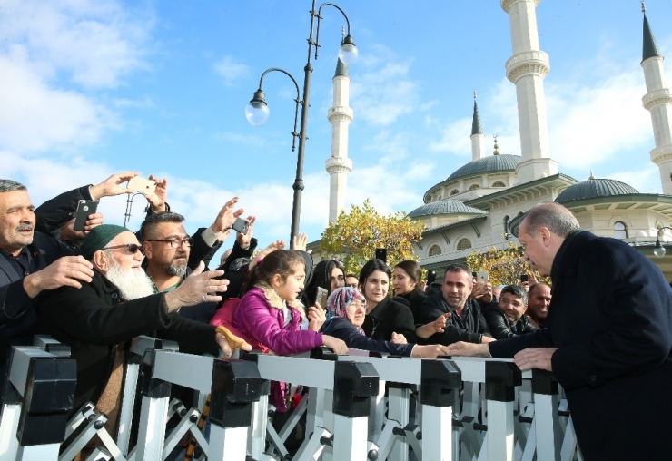 Cumhurbaşkanı Erdoğan’a Millet Camii’nde Yoğun İlgi