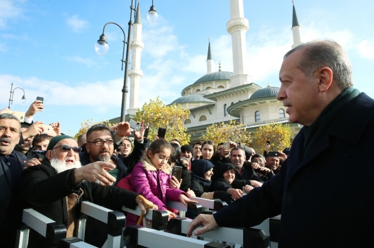 Cumhurbaşkanı Erdoğan’a Millet Camii’nde Yoğun İlgi