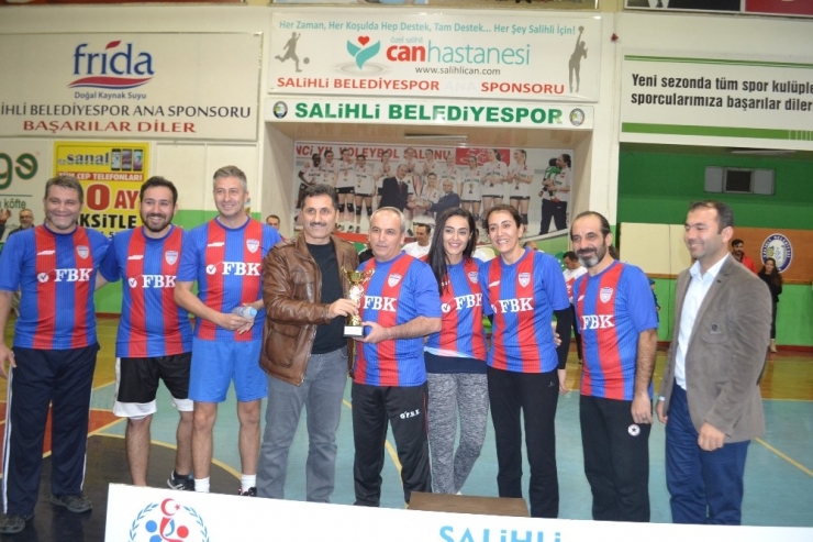 Salihli’de ’24 Kasım Voleybol Turnuvası’ Düzenlendi