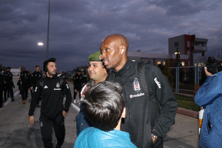 12 Yıl Aradan Sonra Malatya’ya Gelen Beşiktaş’a Coşkulu Karşılama