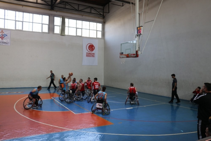 Batman Belediyesi Tekerlekli Sandalye Basketbol Takımı Evinde Galip