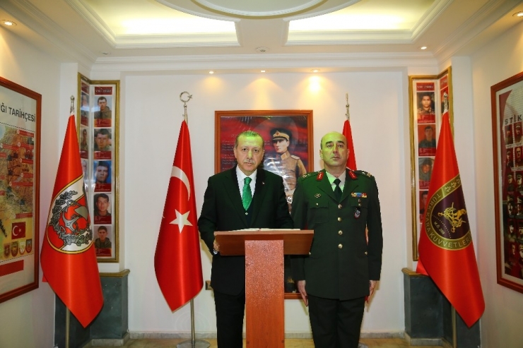 Cumhurbaşkanı Erdoğan’dan Tugay Komutanlığına Ziyaret