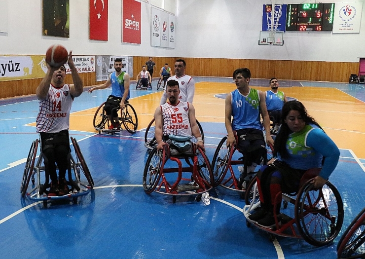 Garanti Bankası Tekerlekli Sandalye Basketbol Süper Ligi: K.karabükspor: 98 - Balıkesir Bşb: 79