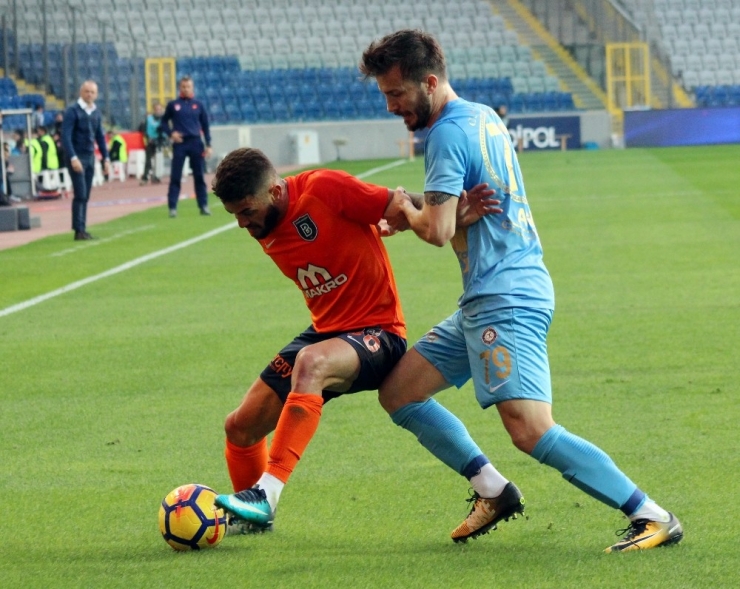 Süper Lig: Medipol Başakşehir: 0 - Osmanlıspor: 0 (İlk Yarı)