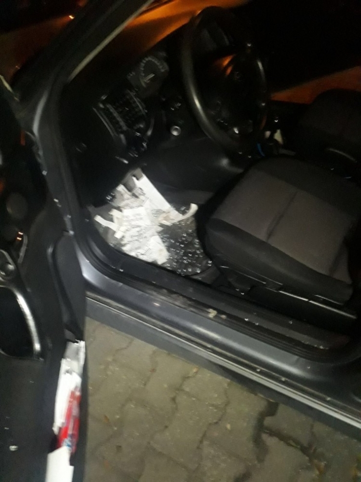 Otomobilde Uyuyakalan Çocuklar Aracın Camı Kırılarak Kurtarıldı
