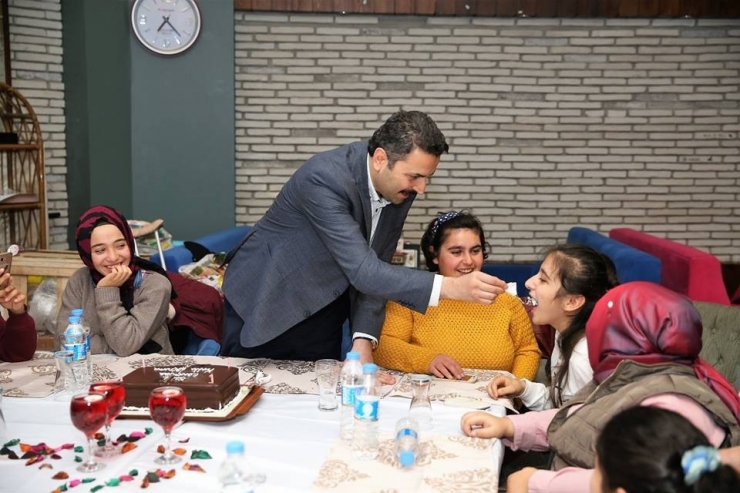 Başkan Eroğlu’dan Engelli Öğrencilere Sürpriz Ziyaret