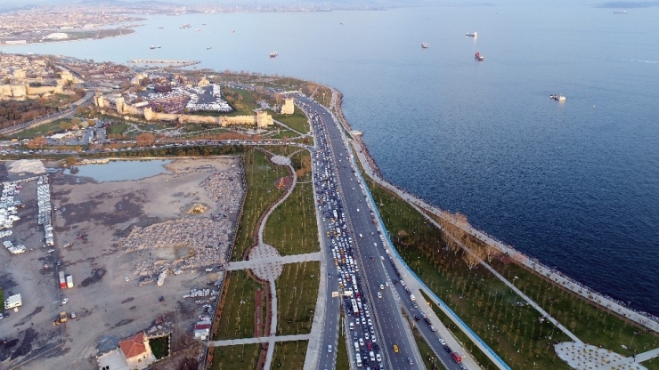 Kapatılan Sahil Yolunda Oluşan Trafik Havadan Görüntülendi