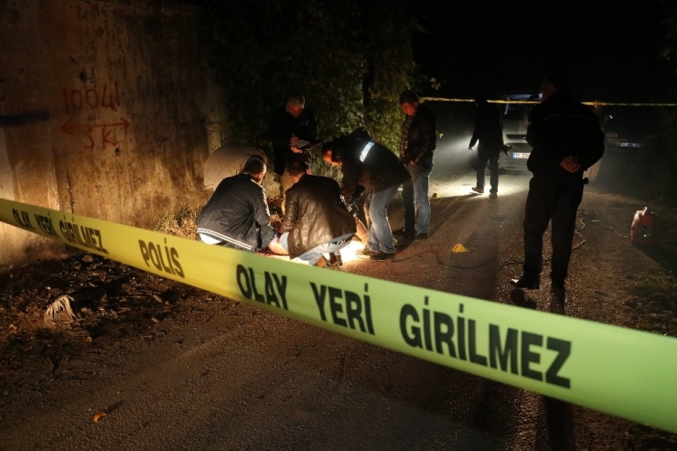 Adana’da Bir Kişi Sokak Ortasında Kafasına Sıkılarak İnfaz Edildi