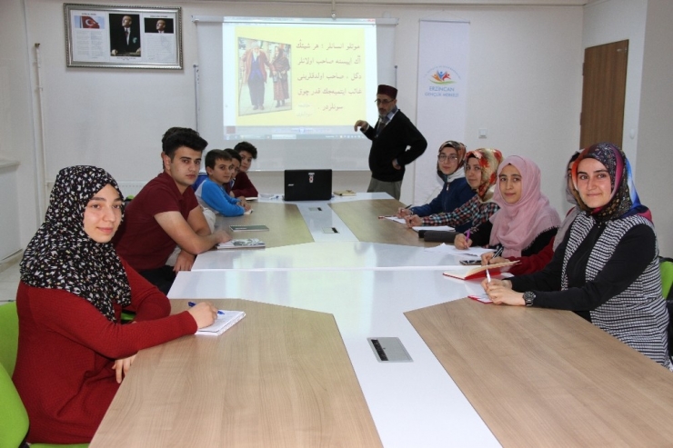 Erzincan’da Gençler Osmanlıca Öğreniyor