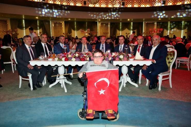 Başkan Çetin, Engellilerle Bir Araya Geldi