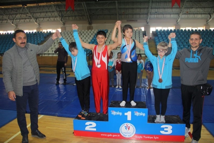 Erzincan’da Özel Sporcular Jimnastik Şampiyonası Yapıldı