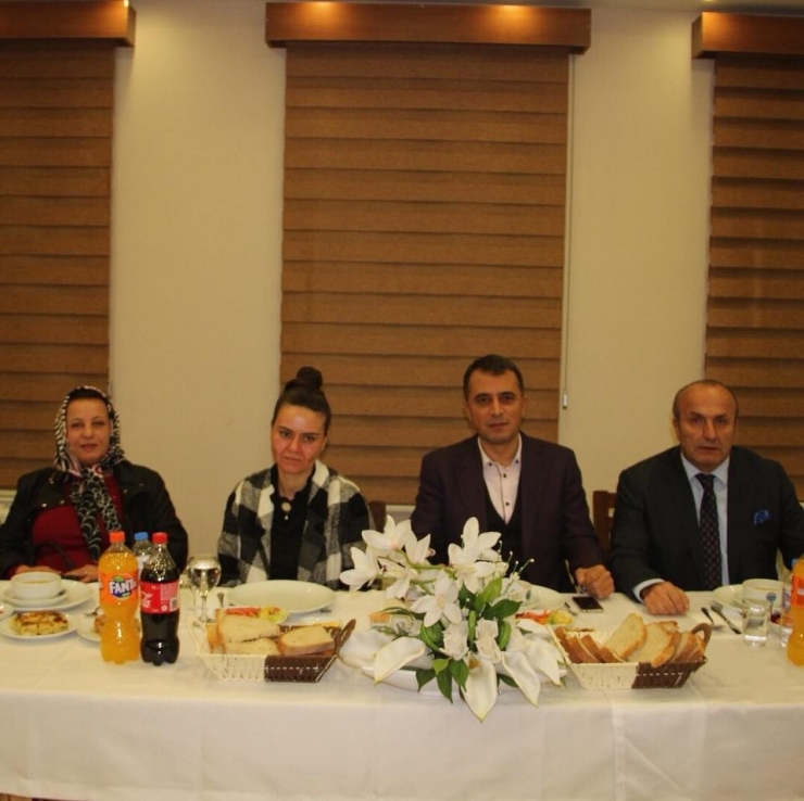 Başkan Arslan, Yüzme Kursuna Katılan Bayanlarla Bir Araya Geldi