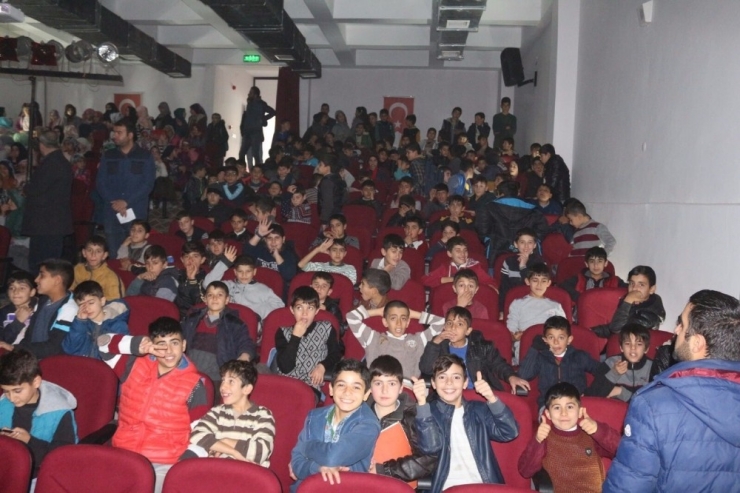 Hani Belediyesi 2 Bin 542 Öğrenciyi Tiyatro İle Tanıştırdı