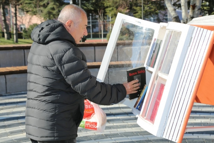 Odunpazarı Belediyesi’nden Kitap Kurtları İçin Parklara Açık Hava Kütüphanesi