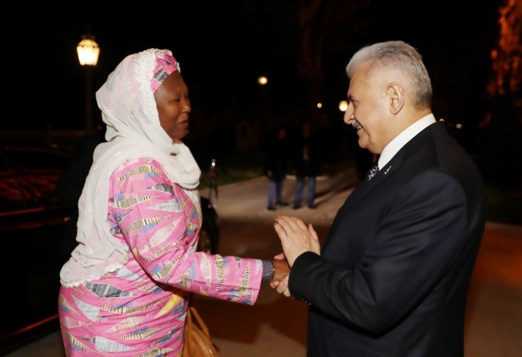 Başbakan Yıldırım, Gambiya Cumhurbaşkanı Yardımcısı İle Bir Araya Geldi