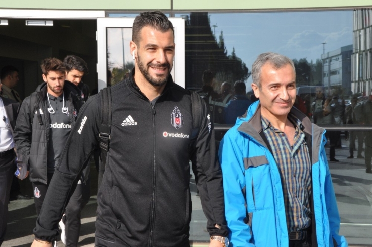Beşiktaş Kupa Maçı İçin İzmir’e Geldi
