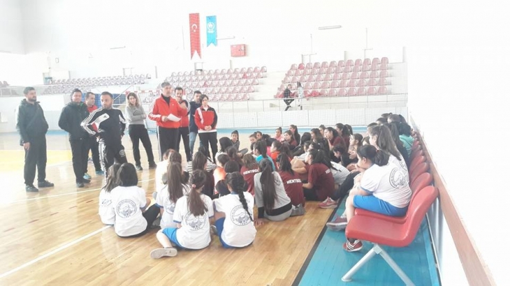 Kayseri Hentbol’de Anadolu Yıldızlar Ligi Kız Ve Erkek Takımı Seçmeleri Yapıldı