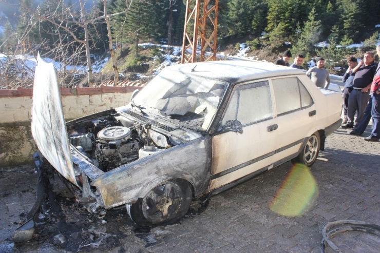 Kastamonu’da Seyir Halindeki Otomobil Yandı