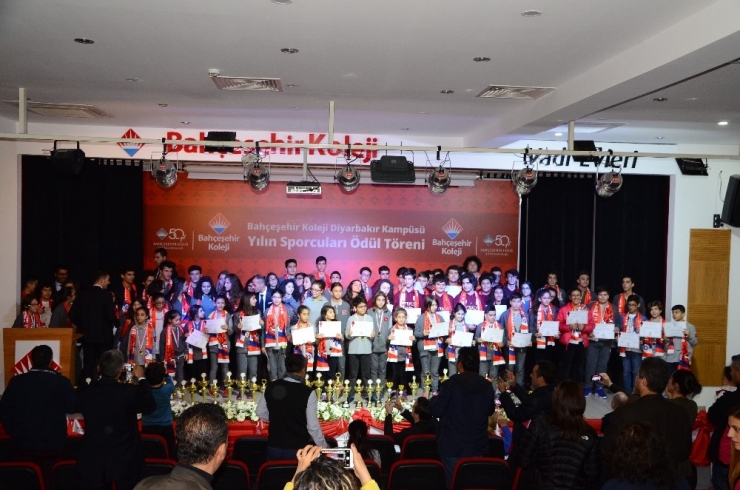 Bahçeşehir Koleji’nden Başarılı Sporculara Ödül Töreni