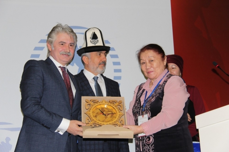 Kırgız Yazar Cengiz Aytmatov Samsun’da Anıldı