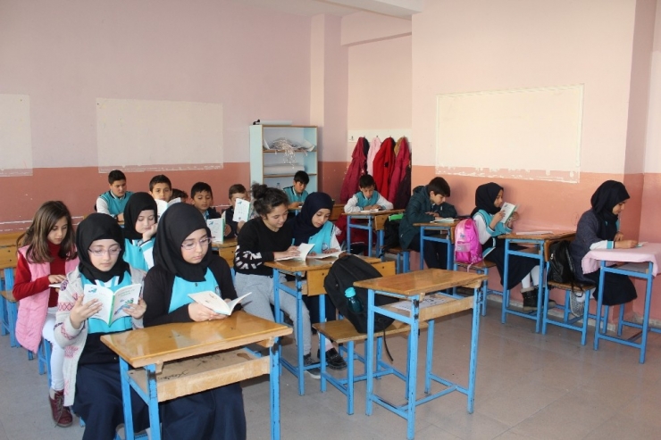 Erzincan Gençlik Merkezi Gidilmedik Yer Çalınmadık Gönül Bırakmıyor