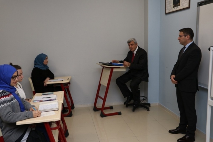 Başkan Karaosmanoğlu’ndan Gebze Akademi Lisesi’ne Sürpriz Ziyaret